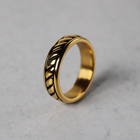 Gold Rope Band Ring Stainless Steel - Picture 4 of 4